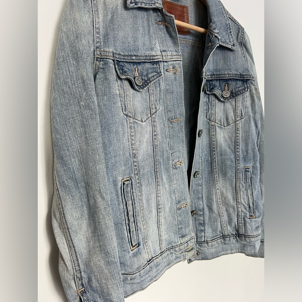 Levi's – Women's Denim Jacket